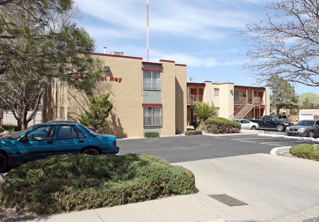 White Oak Apartments in Albuquerque, NM - Foto de edificio - Building Photo