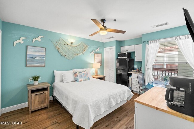 8730 Thomas Dr in Panama City Beach, FL - Foto de edificio - Building Photo