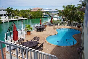 316 E Seaview Dr in Duck Key, FL - Building Photo