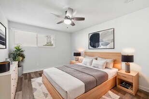 Woodbriar Apartments in Downey, CA - Building Photo