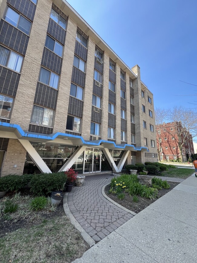 property at 6250 N Kenmore Ave