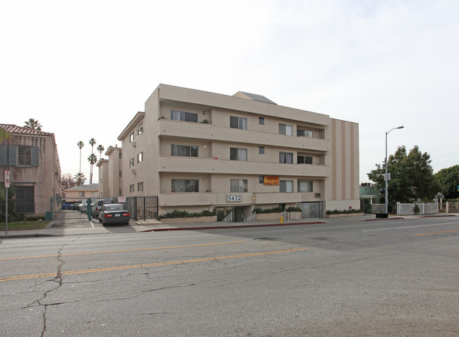 Franklin Apartments in Los Angeles, CA - Building Photo - Building Photo