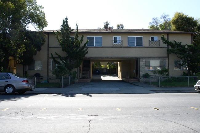 129 Redwood Ave in Redwood City, CA - Foto de edificio - Building Photo