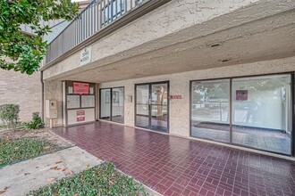 3045 Walnut Bend Ln in Houston, TX - Building Photo - Building Photo