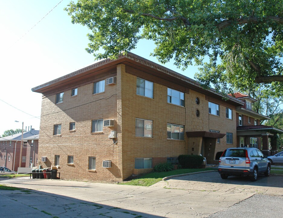 527 S 36th St in Omaha, NE - Building Photo