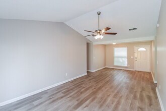 3813 Tree Lake Dr in Jacksonville, FL - Building Photo - Building Photo