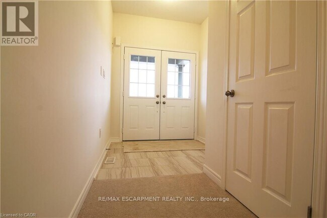 204 Lormont Blvd in Hamilton, ON - Building Photo - Building Photo