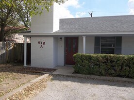 618 Mill St in San Marcos, TX - Building Photo