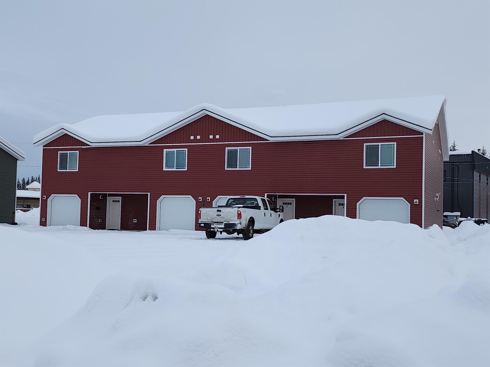 140 Lewis St in North Pole, AK - Building Photo