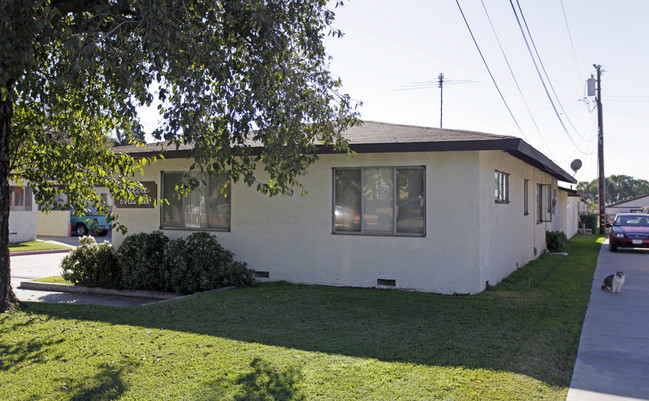 621 W D St in Ontario, CA - Building Photo - Building Photo