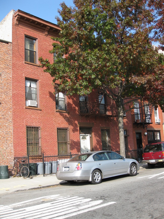 322-24 Bond St in Brooklyn, NY - Foto de edificio - Building Photo