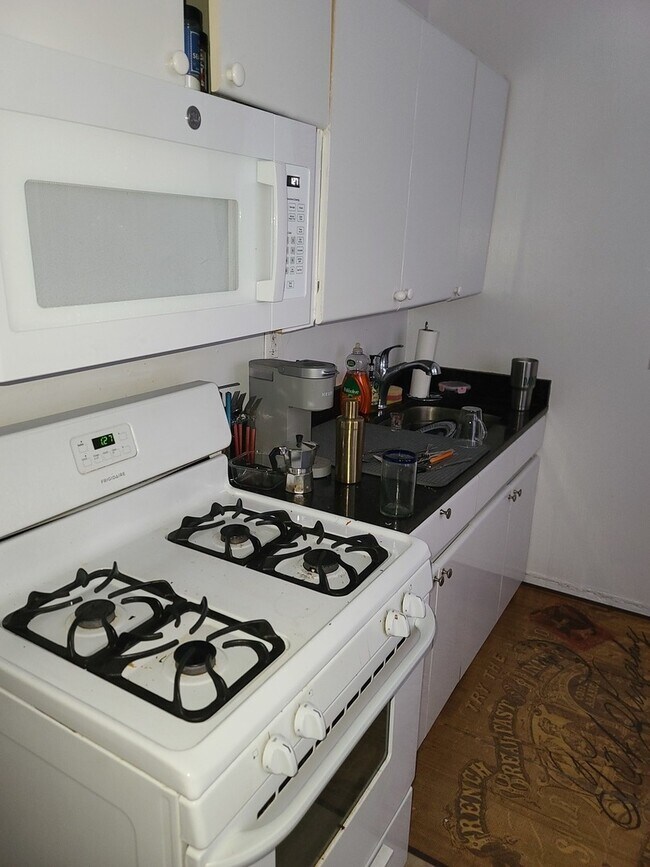1358 W Devon Ave in Chicago, IL - Building Photo - Building Photo