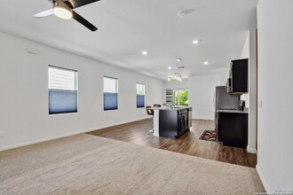 12716 Cygnus in San Antonio, TX - Foto de edificio - Building Photo