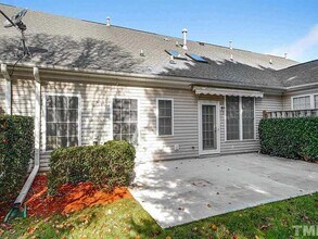 404 Sawgrass Hill Ct in Cary, NC - Foto de edificio - Building Photo