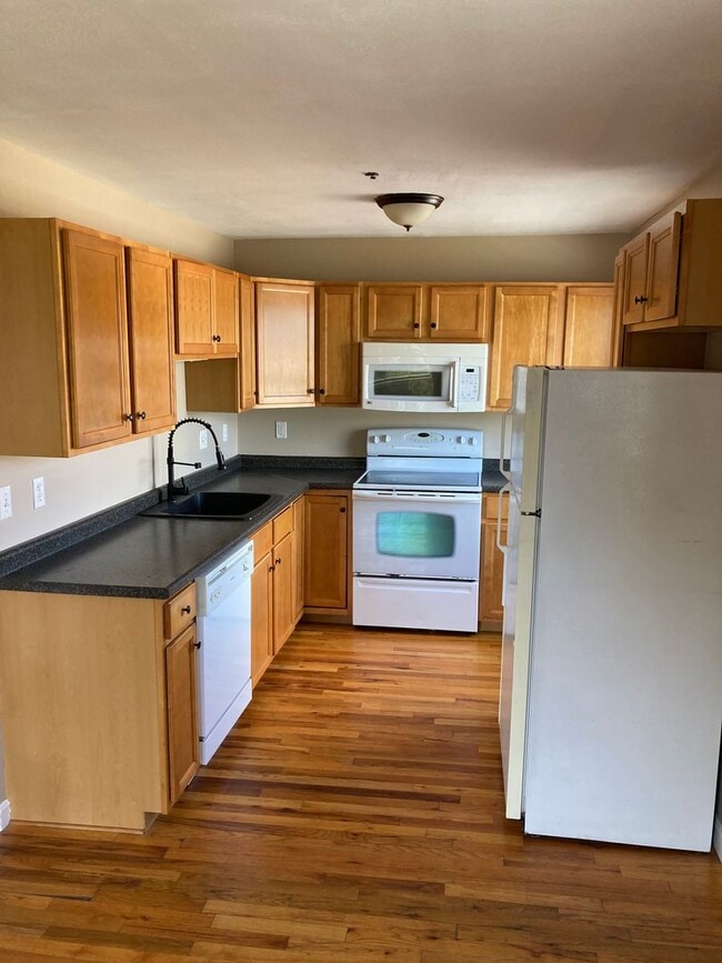 948 US-1 in Portsmouth, NH - Building Photo - Building Photo