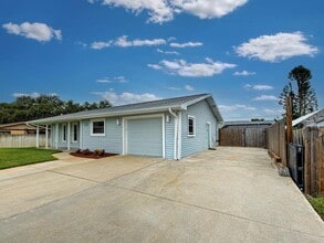 140 Bowdoin Rd in Venice, FL - Foto de edificio - Building Photo