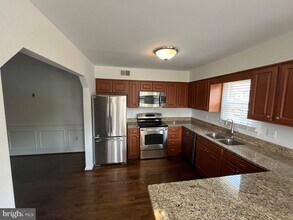 6017 Cromwell Pl in Alexandria, VA - Building Photo - Building Photo