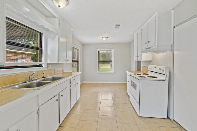 property at 1718 Miami Rd
