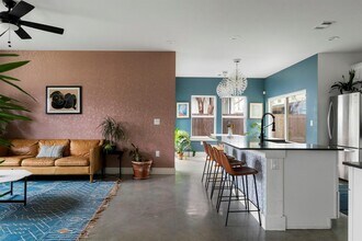 2912 Govalle Ave in Austin, TX - Building Photo - Building Photo