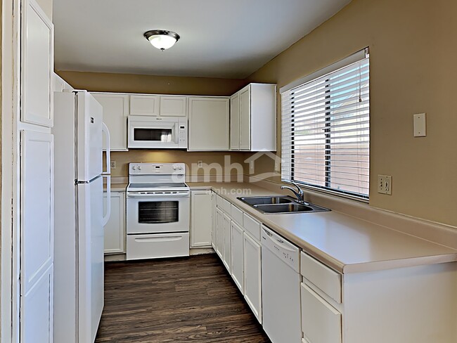 9957 E Paseo San Ardo in Tucson, AZ - Building Photo - Building Photo