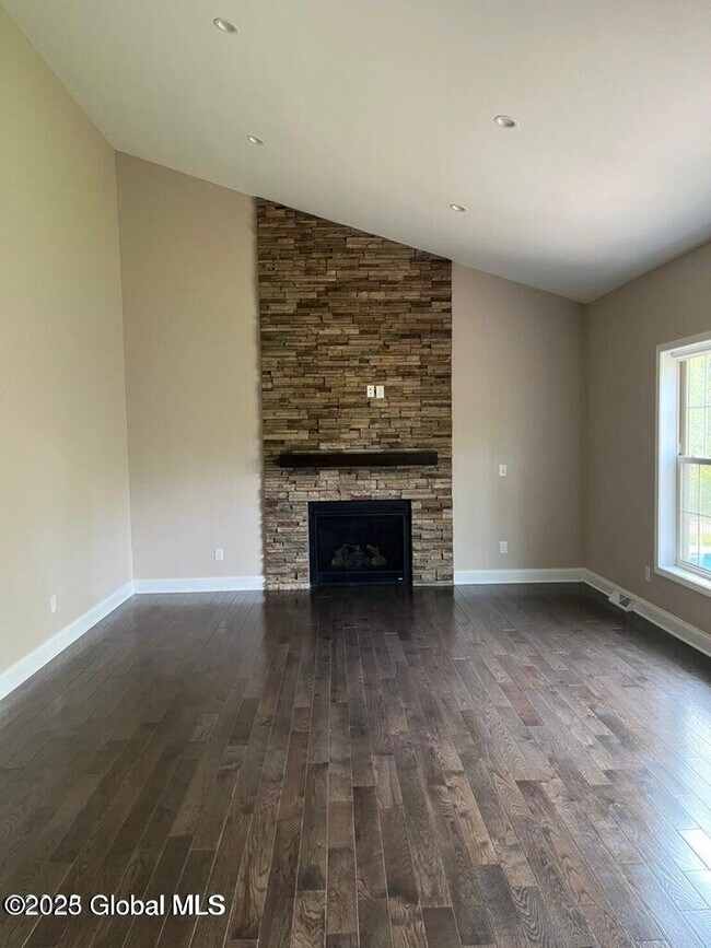 86 Fiddlers Ln in Latham, NY - Building Photo - Building Photo