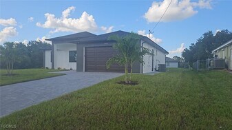 4102 12th St SW in Lehigh Acres, FL - Building Photo