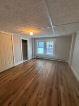 42 Newbury St, Unit 42 Newbury St #2 in Auburn, ME - Building Photo
