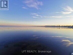 24 Lakeshore Rd in Georgina, ON - Building Photo - Building Photo