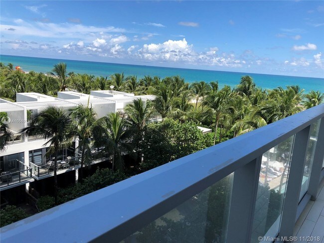 2201 Collins Ave-Unit -523 in Miami Beach, FL - Building Photo - Building Photo