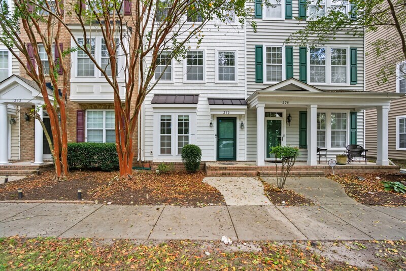 230 Paradise Dr in Portsmouth, VA - Building Photo