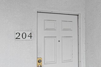 525 W. 8th St. in San Pedro, CA - Building Photo - Building Photo