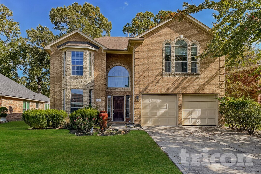 80 La Costa Dr in Montgomery, TX - Building Photo