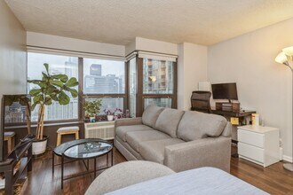 30 E Huron St, Unit 2803 in Chicago, IL - Building Photo - Building Photo