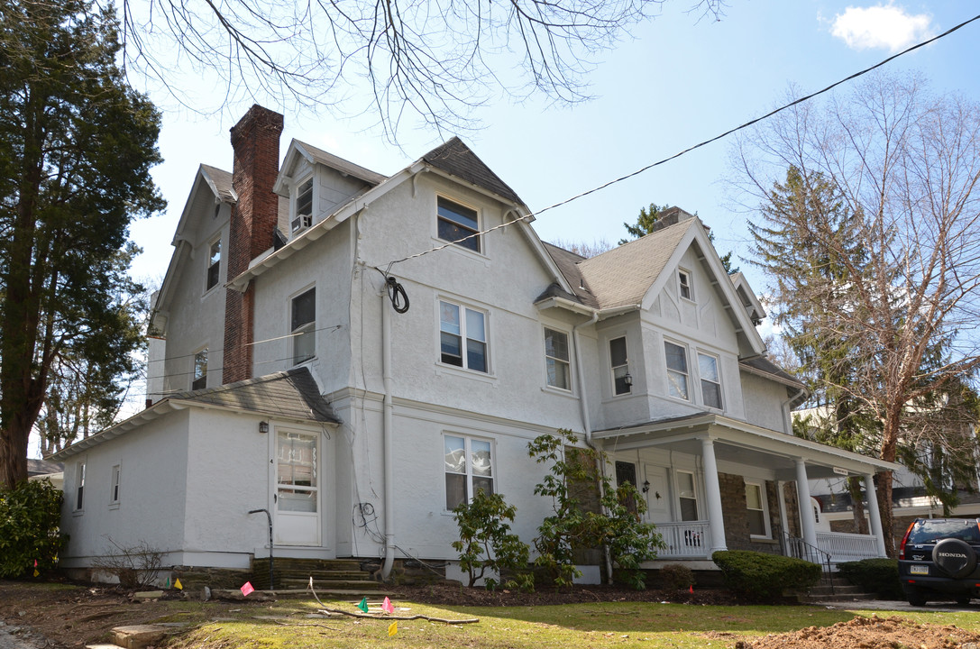 232 Montgomery Ave in Haverford, PA - Building Photo