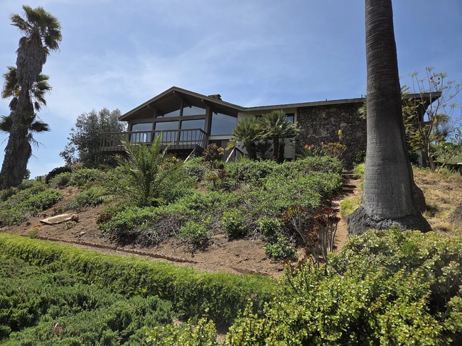 property at 2940 Sunset Hills