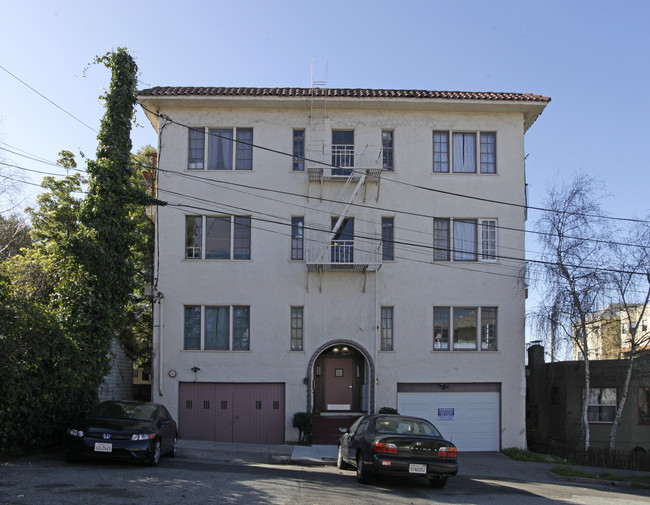 669 Hillsborough St in Oakland, CA - Building Photo - Building Photo