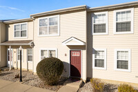 667 W Liberty St in Wauconda, IL - Foto de edificio - Building Photo