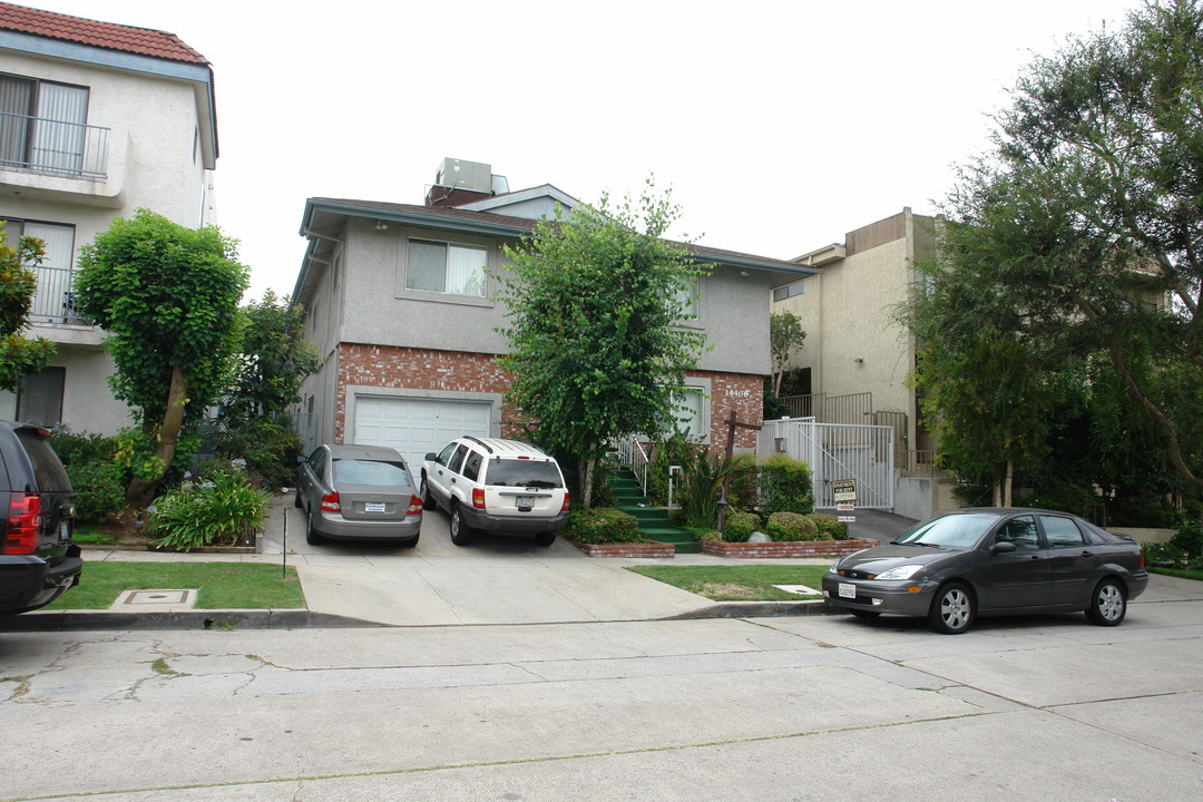 14406 Benefit St in Sherman Oaks, CA - Building Photo