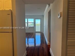 401 Golden Isles Dr in Hallandale Beach, FL - Building Photo - Building Photo