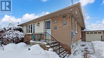 11 Fulford Pl in Toronto, ON - Building Photo