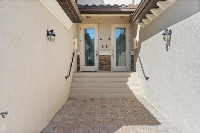 18113 Gawthrop Dr, Unit 102 in Bradenton, FL - Foto de edificio - Building Photo