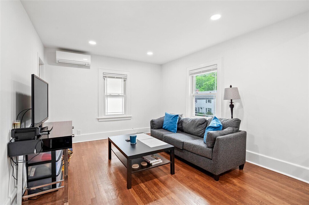 46 Webster Rd in Scarsdale, NY - Building Photo