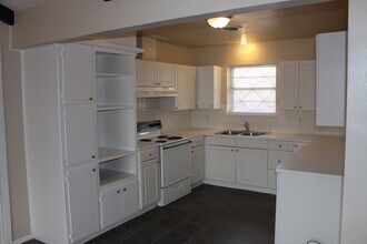 5519 16th Pl in Lubbock, TX - Building Photo - Building Photo