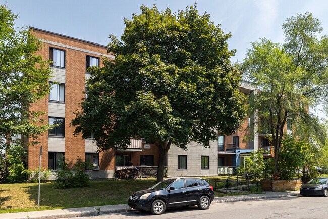 1555 Dutrisac Rue in St. Laurent, QC - Building Photo - Building Photo