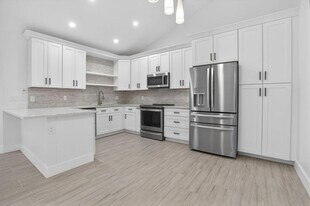 5230 Woodruff Ln in Palm Beach Gardens, FL - Building Photo