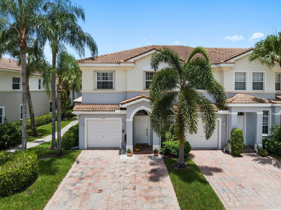 4415 Regal Ct in Delray Beach, FL - Foto de edificio