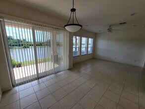 685 Pacific Grove Dr in West Palm Beach, FL - Building Photo - Building Photo