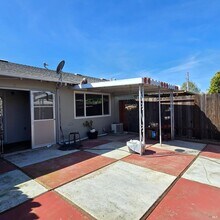 121 Sequoia Dr in Vacaville, CA - Building Photo - Building Photo