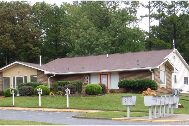 Silver Springs Terrace in Hickory, NC - Building Photo - Building Photo