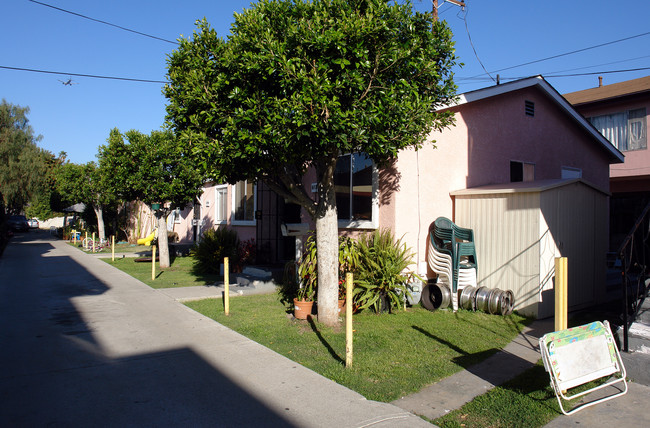 617 S Myrtle Ave in Inglewood, CA - Foto de edificio - Building Photo
